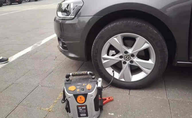 囊谦汽车搭电案例